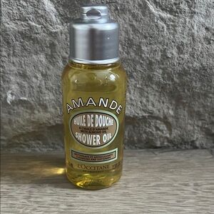 L'OCCITANE Almond Shower Oil - Golden Hue